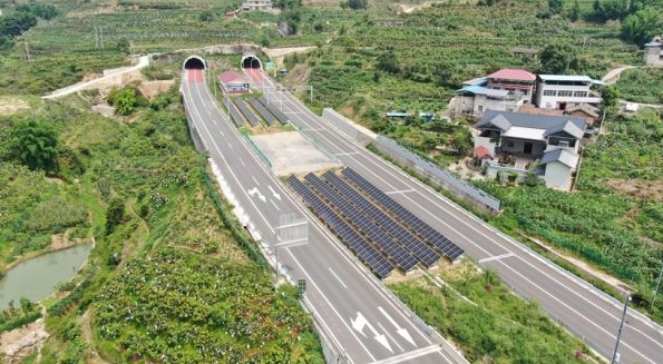 接高速、進(jìn)校園、上車棚……多地“嘗鮮”光伏發(fā)電！政府表態(tài)：將全面推廣光伏應(yīng)用